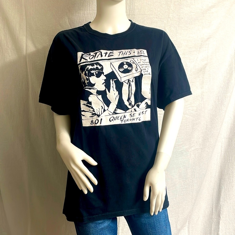 Gildan black T-shirt "Rotate this LP's- CD's size Large unisex